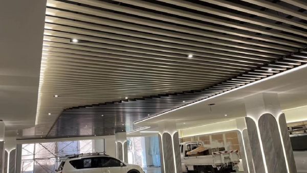 立信立天下一樓停車場